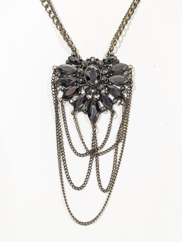 VETEMENTS Collana dichiarazione tono bronzo cristalli grappolo drappeggiato catene stile gotico glam