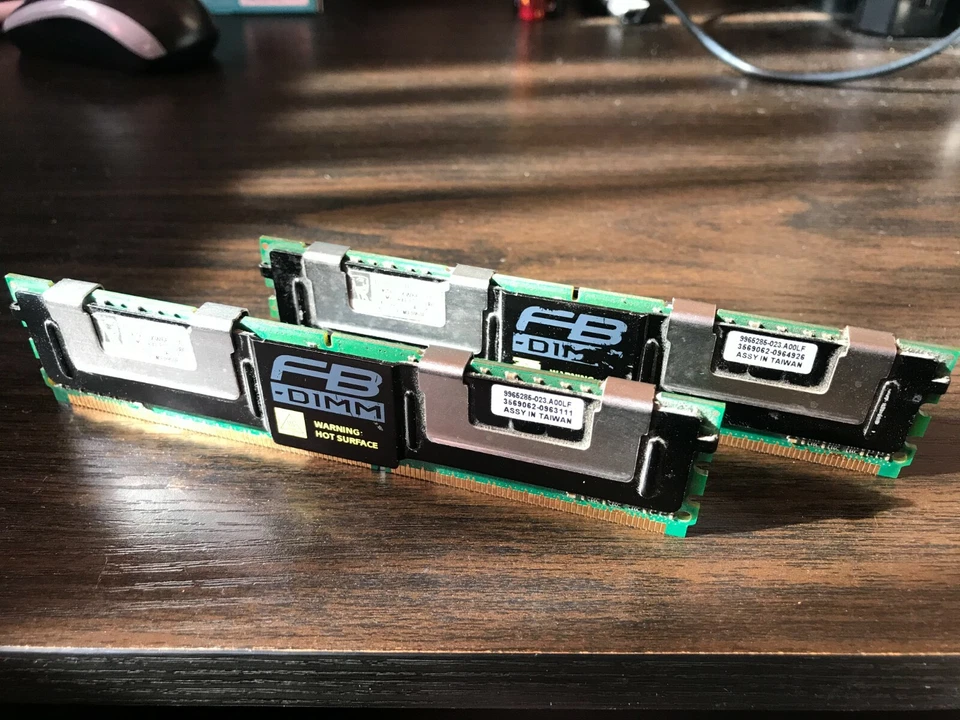 Kingston XW667 KTH-XW667 totalmente almacenado en búfer usado Foto 1 de 3