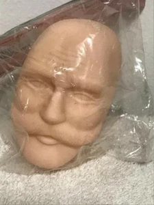 Muñecas Debbie Santa Face # 27429 4 pulgadas por 3 pulgadas - Imagen 1 de 1