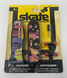 Combo Pack Set of 2 Skate Finger Skateboard Wheels Screws & Mini Screwdriver Toy - Picture 1 of 2