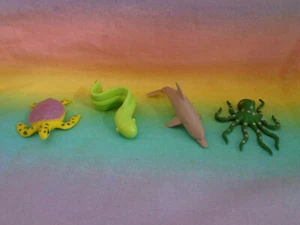 Lote 4 figuras diferentes de animales marinos pequeños de plástico - Imagen 1 de 4
