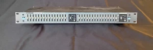 Samson E30, 2/3 Octave Stereo 15 Band Graphic Equalizer, Rack Mounting - Picture 1 of 2
