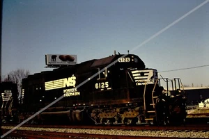 Original 35mm slide Norfolk Southern 6125 ├ NS sd40-2 ┤Lamar billboard advert - Picture 1 of 1