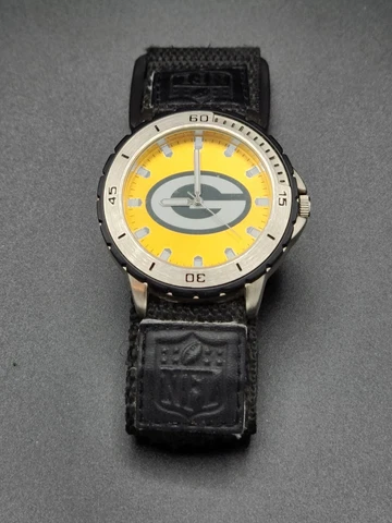 Green Bay Packers Watch, Game Time Veteran Series. With NFL Hook N Loop Band Cover