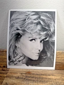 Ann Margaret Signed Photo 8X10 - Picture 1 of 2