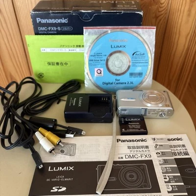 Fotocamera digitale Panasonic DMC FX9 argento zoom ottico 12x funziona in mod... - Immagine 1 di 4