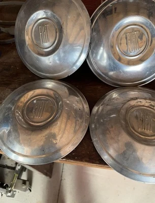 FIAT 600 600D JOLLY  MULTIPLA 500 GIARDINIERA ORIGINAL ALLOY  HUB CAP - Image 1 of 2
