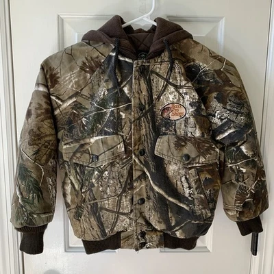 Chaqueta forrada con capucha y cremallera camuflada árbol real Pro Shop pequeña pelirroja juvenil Foto 1 de 4