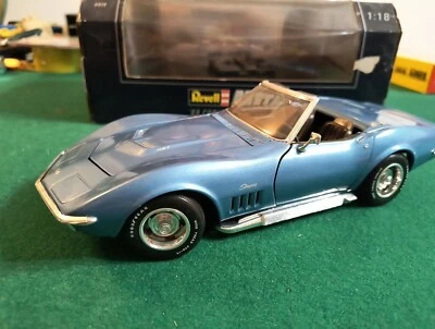 MODELLINO AUTO - REVELL - '69 CORVETTE CONVERTIBLE - BLU - 1:18 -  - Immagine 1 di 4