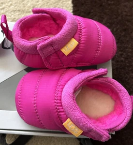 Ugg Tasman LTA Rosa Bebé Niña Talla O/1 (0-6M) Nuevo en Caja - Imagen 1 de 14