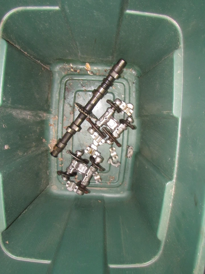 Honda CB750 1973 árbol de levas y montaje de caja basculante Foto 1 de 1