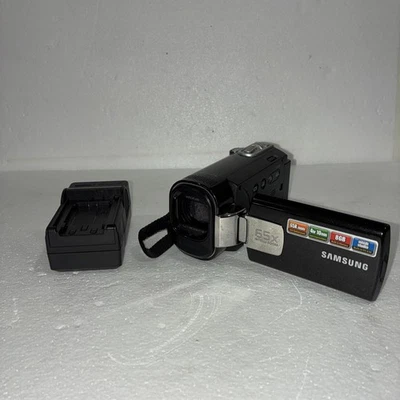 Videocámara digital Samsung SMX-F40BN/XAA con batería y cargador Kaster Foto 1 de 4