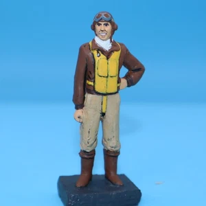 Vintage HAND PAINTED WW2 FIGURINE - US AIR FORCE PILOT IN UNIFORM -unkown maker - Picture 1 of 3