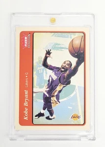 COMO NUEVO BORDE ROJO 2004-05 Kobe Bryant Fleer Tradition LOS ANGELES LAKERS NBA HOF - Imagen 1 de 2