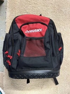 Mochila Husky 18” resistente al agua para sitio de trabajo con base de goma impermeable Foto 1 de 4