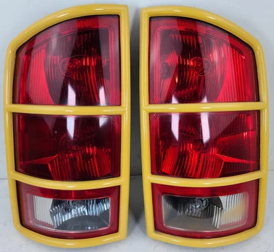 02-05 Juego de luces traseras Dodge Ram 1500 Rumble Bee con cubierta de lente anillo de ajuste diestro y derecho Foto 1 de 4