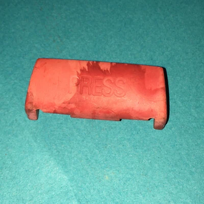 VOLVO 740 745 760 940 960 INTERIOR ROJO CINTURÓN DE SEGURIDAD HEBILLA BOTÓN PULSAR Foto 1 de 3