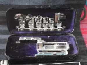 VINTAGE ANTIQUE 1891 THE FREE SEWING MACHINE ATTACHMENTS 12 IN METAL BOX USA - Picture 1 of 11