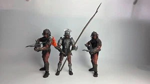Lord of the Rings Cross Bow Uruk Hai and Battle Cry Lot Action Figures toybiz - Picture 1 of 6