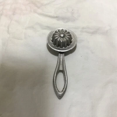 VTG Aluminum Pie Pastry Wheel Crimper Edge Cutter Kitchen Baking Tool Farmhouse - Image 1 of 2