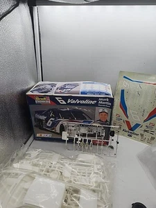 1997 MARK MARTIN #6 VALVOLINE FORD 1/24 MODEL KIT REVELL #85-2477 - Picture 1 of 8