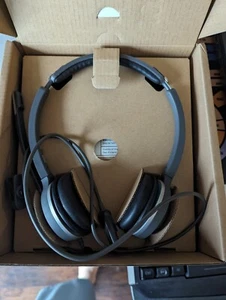 CISCO Headset 532, Wired Dual On-Ear Quick Disconnect Headset with RJ-9 Cable - Zdjęcie 1 z 3