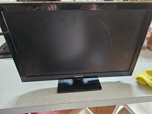 Samsung UN19F4000BF - 19-Inch 720p LED TV (2013 Model) -great condition - Picture 1 of 9