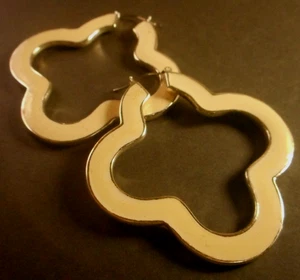 Silberfarbene cremefarbene Emaille 2" Kleeblatt durchbohrte Creolen - Bild 1 von 3