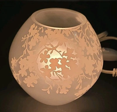 Lámpara de mesa globo vidrio esmerilado claro IKEA 4,5" nudosas flores de cerezo blanco Foto 1 de 4