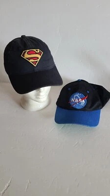 lote de 2 gorras de béisbol para niños talla ajustable SUPERMAN, NASA KENNEDY Super Center Foto 1 de 4