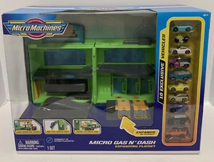 New Micro Machines Series 3 Micro Gas N’ Dash Expanding Playset 2021 GM Jaguar - Picture 1 of 5