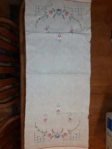 VINTAGE HANDMADE NEEDLEPOINT TABLE RUNNER 40" X 16" - Picture 1 of 7