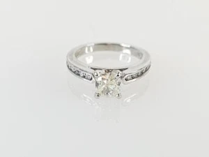 14K White Gold 1 CTW Cushion Diamond Engagement Ring SZ 5.5 (AM1080360) - Picture 1 of 9