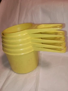 Vintage Tupperware Yellow 5 Pc Measuring Cups #761-766 - Picture 1 of 3