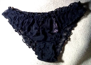 Victoria's Secret Cheekini-Höschen schwarz/schwarz Bänder beflockt Größe M "neu mit Etikett" - Bild 1 von 5