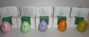 5  PIECE SET WHITE HOUSE OFFICIAL WOODEN EASTER EGGS PRESIDENT & LAURA SIGNATURE - Picture 1 of 2
