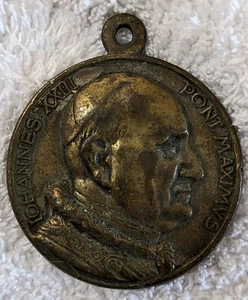 Iohannes XXIII Pont Maximus Medal Pope John St. Christopher Vintage Catholic - Picture 1 of 3