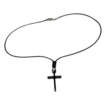 Collar de cuero negro anudado a mano cruz de acero titanio negro † Foto 1 de 4