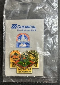 VINTAGE Florida Marlins vs New York Mets inaugural Series May 8, 1993 Pin - Picture 1 of 2