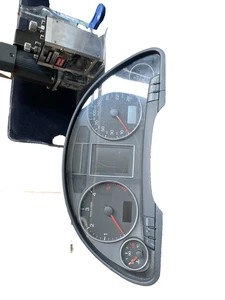 Audi A4 B7 2.0 TDI Kombiinstrument Tacho RB8 8E0920931P Farb Fis - Bild 1 von 5