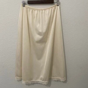 De colección Medio Deslizamiento Talla L Largo 28" Crema Nylon Largo Modesto Clásico Encaje Ribete - Imagen 1 de 7