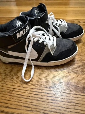 Nike SB Shoes Mens Size 6.5Y Black White Gray High Top Skate 645025-006 Sneakers - Image 1 of 4