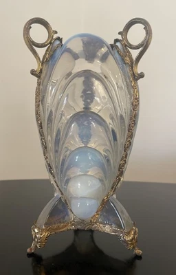 Винтажная ваза из опалесцирующего стекла в золотых украшениях Словакия Богемия 9,5 дюйма - Изображение 1 из 4