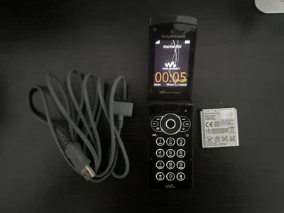 Sony Ericsson Walkman W980 Flip - Black Unlocked - Brilliant Quality - Retro - Image 1 of 4