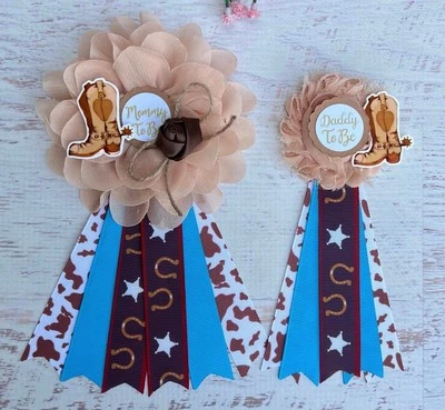 Ramilletes de ducha vaqueros azules, prendedores de baby shower para mamá y papá Foto 1 de 2