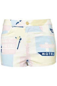 TOPSHOP MOTO printed hotpants UK 12 in Pale Pink/Multi - New with tags - Picture 1 of 4