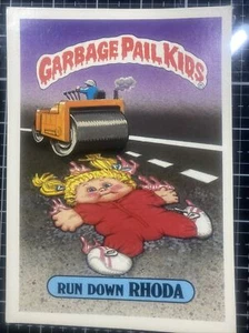 Topps Garbage Pail 1985 niños Run Down Rhoda 31 tarjeta grande 5""x7"" mate 2 lados - Imagen 1 de 2
