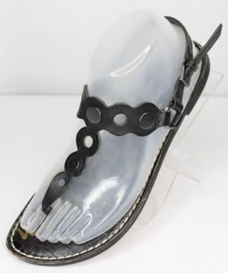 Sandalias planas Sam Edelman Gilly con correa en T para mujer 7,5 M de cuero negro con tachuelas - Imagen 1 de 15