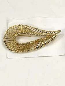 Broche de hoja de color dorado 2 1/2"" de largo 1 1/4"" de ancho - Imagen 1 de 4