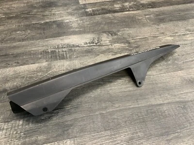 1997 - 2003 CBR1100XX Super Blackbird 本田原始设备制造商后摆臂链条护套 — 第 1/4 张图片